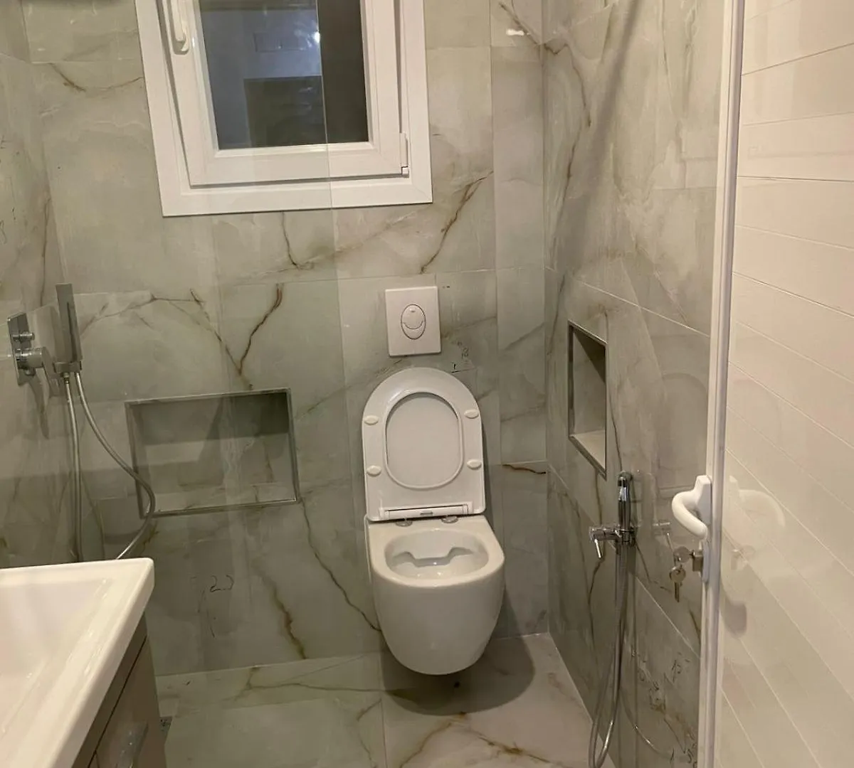Apartament Me Qera Durrës 아파트