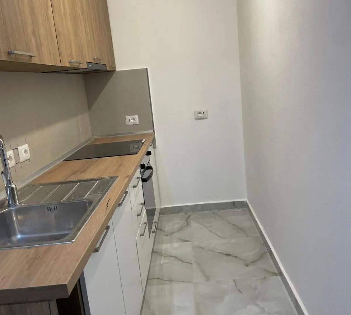 Apartament Me Qera Durrës 0*,  알바니아